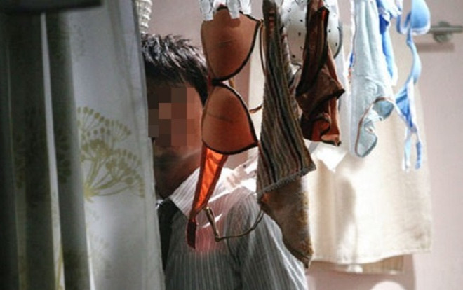 Bực tức vì bị mất nội y liên tục, cô gái 'giăng bẫy' tóm gọn tên biến thái Ảnh 2