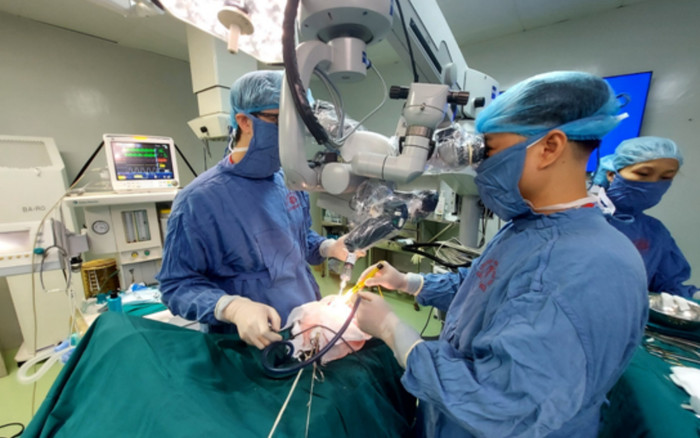 Sau khi đi làm đồng về, người phụ nữ bất ngờ bị méo miệng, liệt nửa người Ảnh 2