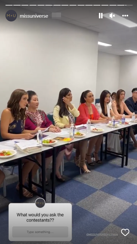 Tất cả ban giám khảo trong vòng phỏng vấn kín, trong đó có 2 Hoa hậu Hoàn vũ.