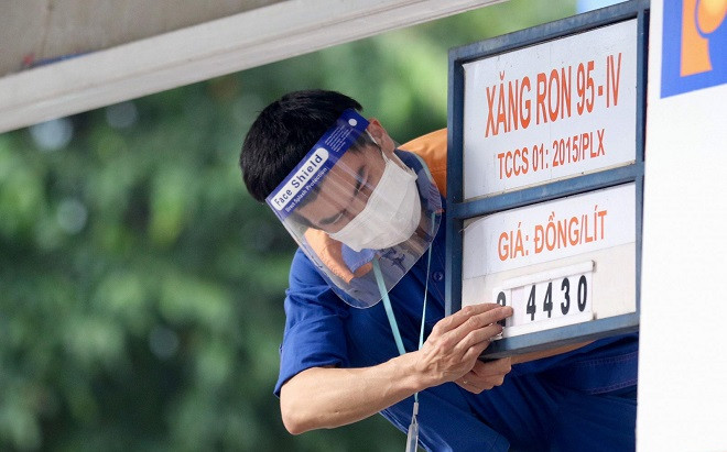 Ai hết xăng đừng đổ vội vì ngày mai giá xăng có thể giảm xuống mức 25.000 đồng/lit Ảnh 2