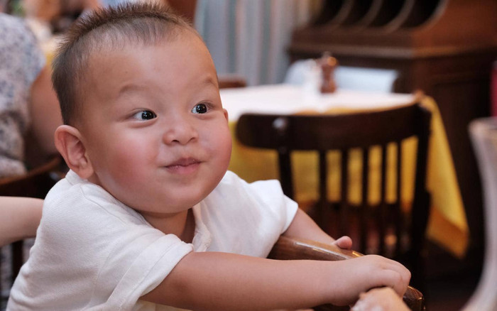 Anh hai Subeo trổ tài 'phó nháy', bắt trọn loạt khoảnh khắc đáng yêu của Leon bên trời Tây Ảnh 2