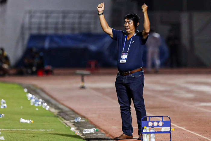 Lãnh đạo CLB TPHCM không muốn HLV Trần Minh Chiến từ chức và động viên ông tiếp tục làm. Ảnh: CLB TPHCM