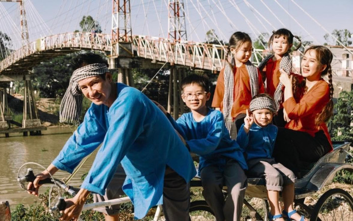 Các sao nam Việt hạnh phúc khi lên chức bố ở tuổi 50 Ảnh 2