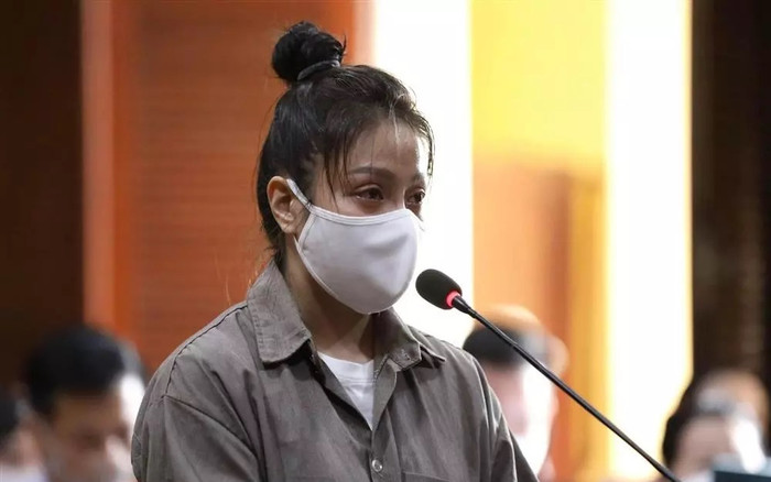 'Dì ghẻ' Quỳnh Trang tăng 10kg sau khi bị bắt tạm giam, bật khóc nức nở tại tòa Ảnh 2