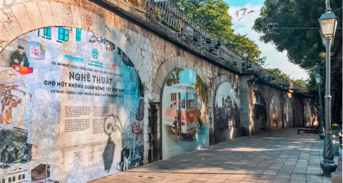 Phố bích họa Phùng Hưng. (Ảnh minh hoạ).