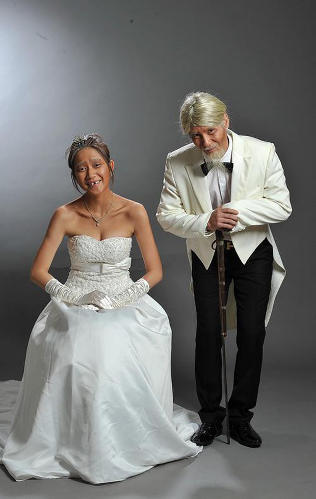 Muôn vàn kiểu độc lạ của sao Việt khi chụp ảnh cưới: Phạm Hương giấu mặt chồng, Trường Giang mang dép! Ảnh 4