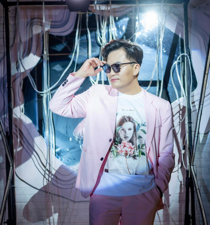 Đại Nghĩa khoe ảnh 'lẻ bóng' tại một sự kiện mới đây.