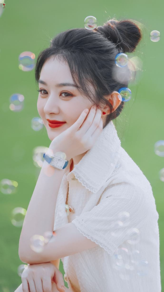 Triệu Lệ Dĩnh nhan sắc ngày một lên hương sau khi ly hôn với Phùng Thiệu Phong. 