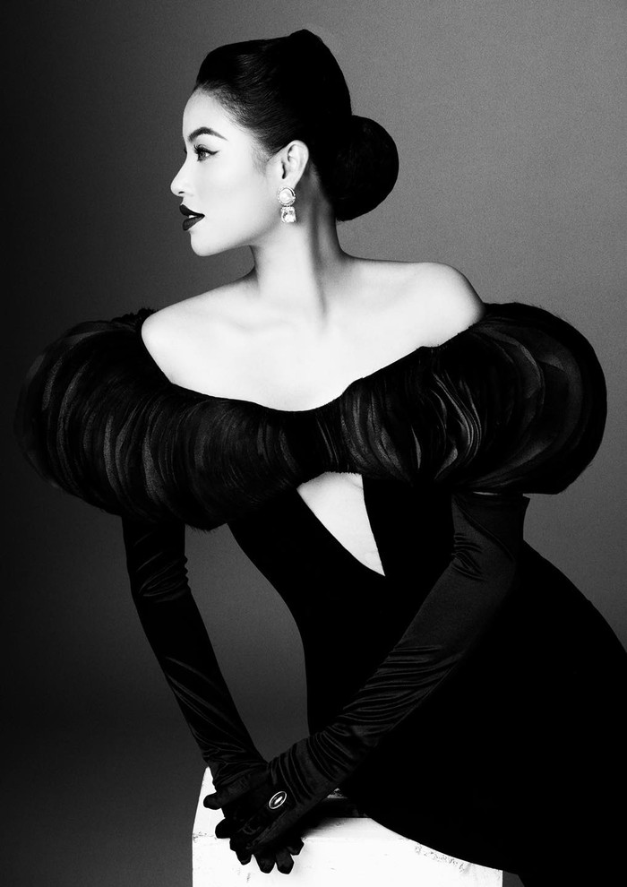 Hoa hậu Phạm Hương vẫn giữ được thần thái sang chảnh sau 4 năm không hoạt động trong showbiz.