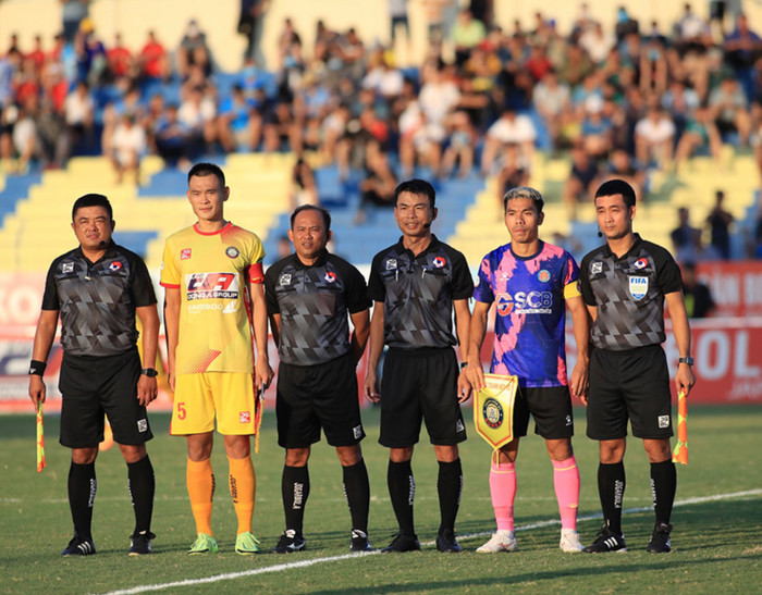 Vua áo đen Trương Hổng Vũ từng có tai tiếng đến mức sếp VPF đòi cấm vĩnh viễn. Ảnh: VPF