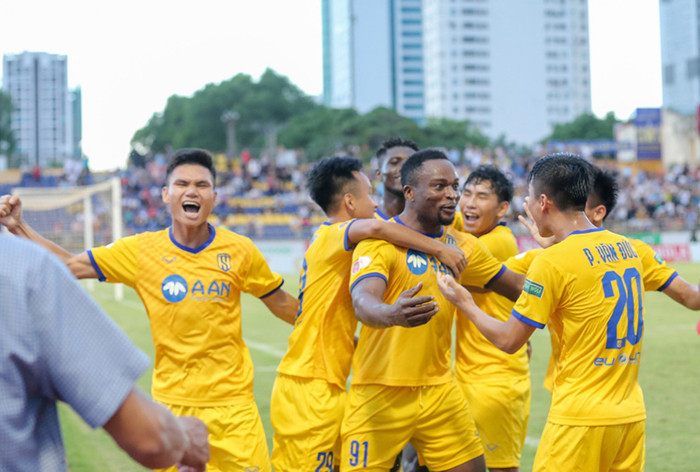 SLNA đã đè bẹp Hải Phòng 3-0 để vươn lên dẫn đầu V.League 2022. Ảnh: VPF