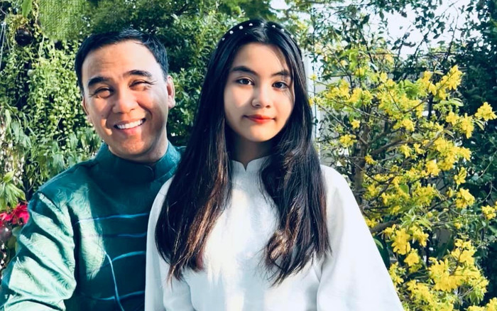 MC Quyền Linh quay clip TikTok về 2 cô con gái, nhiều netizen vào 'chào bố vợ' Ảnh 2