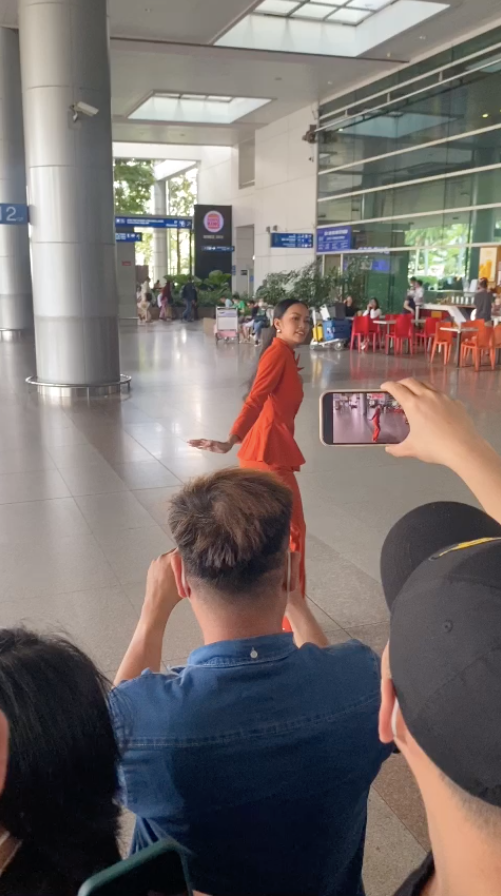 Nhan sắc của Ngọc Châu qua camera thường hậu bị chê xuống sắc.