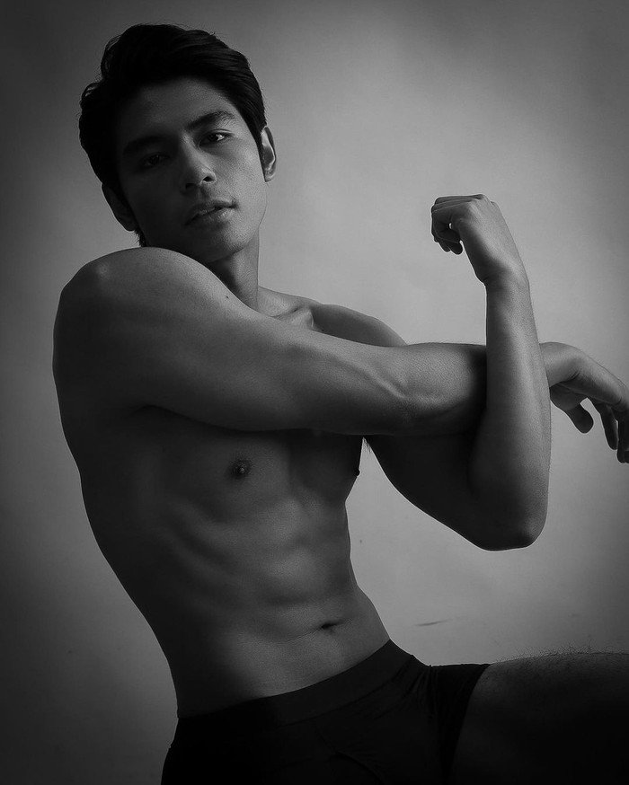 Ngoài học vấn 'khủng'cùng khả năng diễn xuất ấn tượng, MJ còn sở hữu giọng hát hay như ca sĩ. Vào ngày 5/3/2021, anh đã cho đăng tải lên YouTube bản cover bài hát “Hold On” của Justin Bieber, khiến hàng triệu trái tim fan nữ đổ gục.