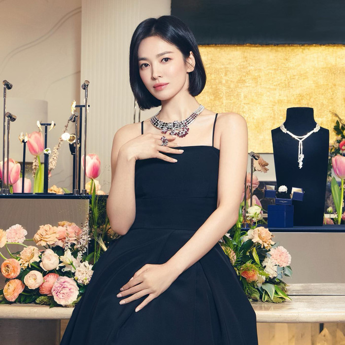 Nhan sắc 'lão hóa ngược' của Song Hye Kyo khiến dân tình không thôi ghen tị.