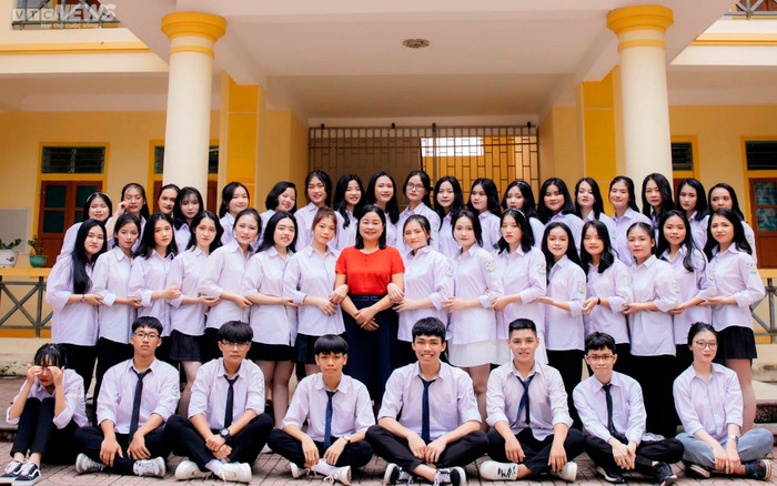 Một lớp học có 40/44 học sinh đều trên 9 điểm môn Văn tốt nghiệp gây tranh cãi, Hiệu trưởng nói gì? Ảnh 2