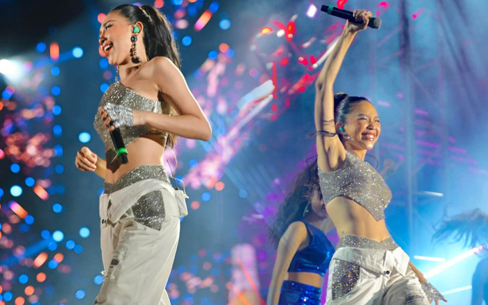 Tóc Tiên phản ứng đầy bất ngờ khi thấy pháo nổ trên sân khấu lúc đang trình diễn Ảnh 2