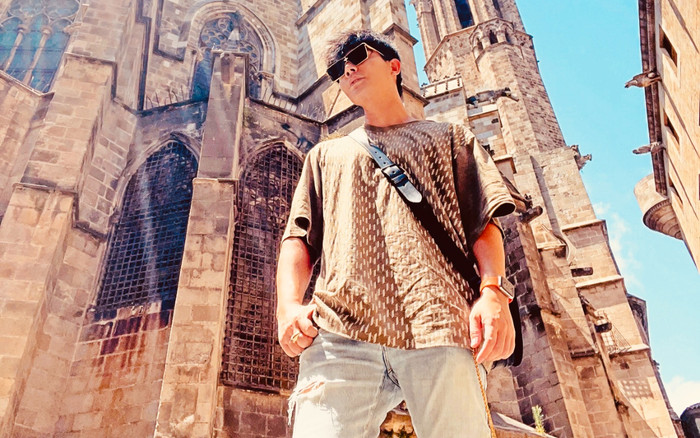 Nathan Lee check-in cực sang chảnh ở Tây Ban Nha, xuất hiện cùng một nhân vật đặc biệt Ảnh 2