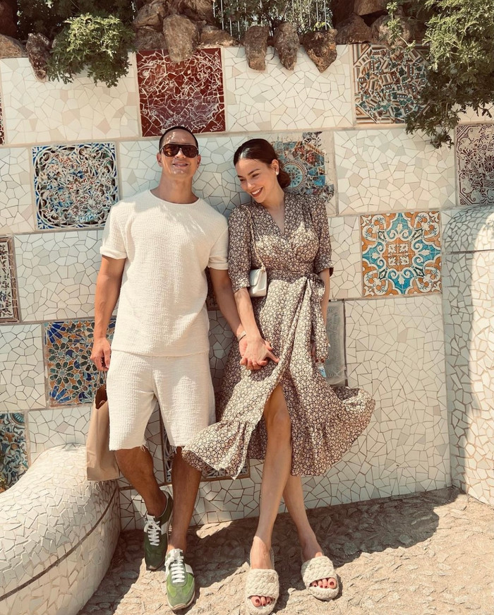 Nụ cười rạng rỡ cũng đủ chứng minh tình cảm “mặn nồng” của cặp đôi dành cho nhau. 