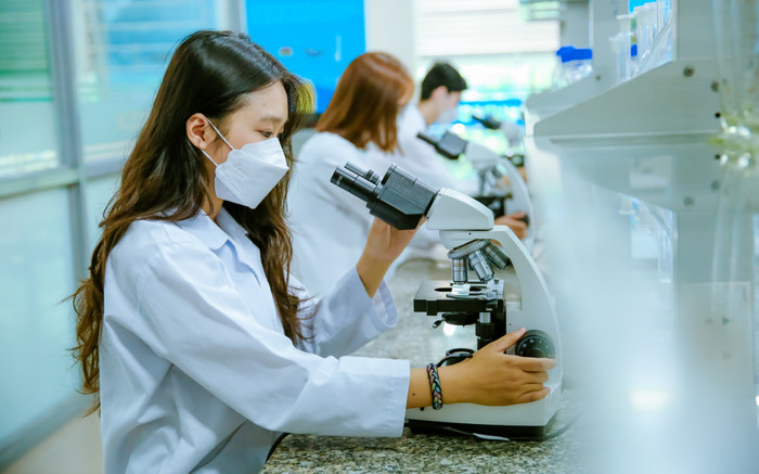 Ngành học nào tại ĐH Công nghệ TP.HCM lấy điểm sàn cao nhất? Ảnh 2