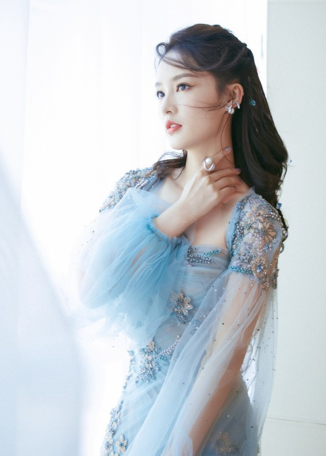 Không phải Dương Tử hay Đàm Tùng Vận, Lý Thấm mới là chủ nhân tiếp theo của cúp Kim Ưng? Ảnh 4