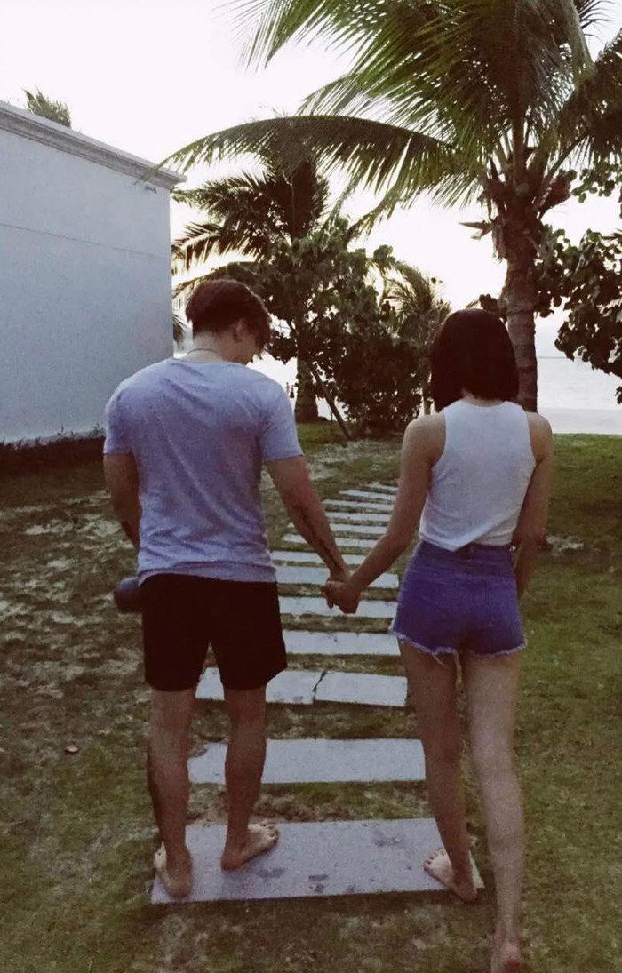 Loạt ảnh thân mật của Chi Dân bên cạnh một cô gái.