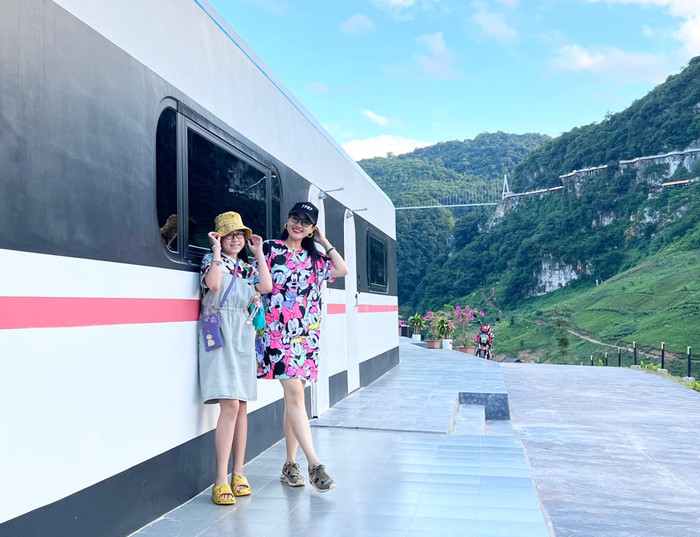 Hoài Anh giữ hình ảnh đẹp, kín tiếng ở tuổi 42.