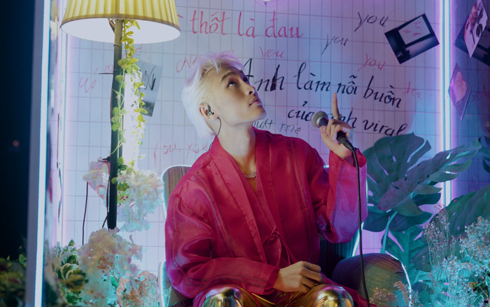 Wren Evans gây chú ý khi hát live ca khúc mới trên... xe tải Ảnh 2