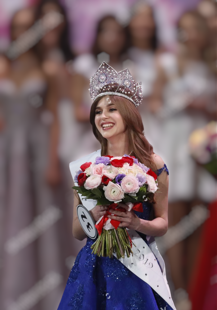 Hoa hậu Nga mang vẻ đẹp búp bê chụp ảnh cùng mẹ, netizen cứ ngỡ chị em Ảnh 1