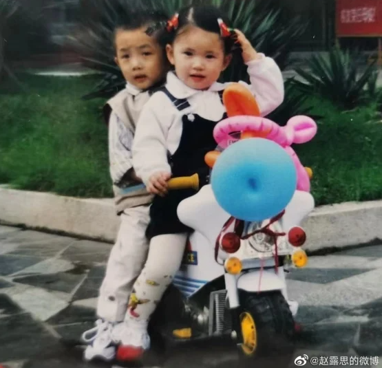 Hình ảnh thời 'trẻ nghé' của Triệu Lộ Tư bất ngờ bị đào lại, nhan sắc thế nào mà khiến Cnet phát cuồng? Ảnh 4