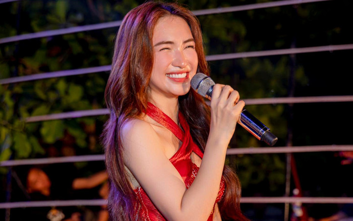 Hòa Minzy khiến khán giả bật ngửa khi tiết lộ bí mật để 'ăn gian' chiều cao trên sân khấu Ảnh 2