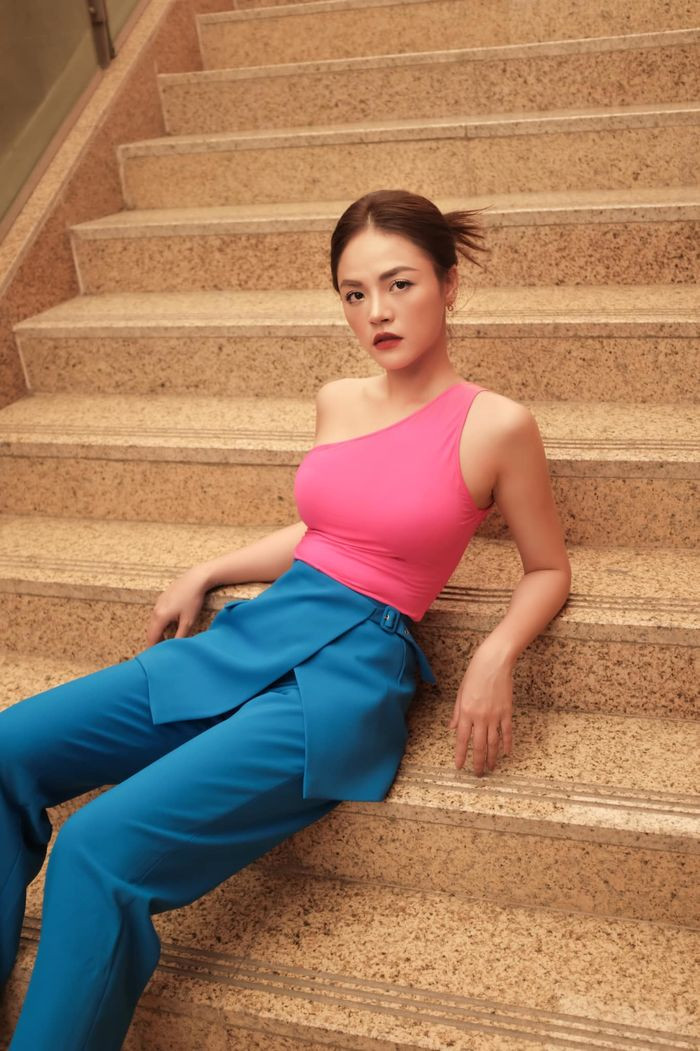 Tip phối đồ ăn tiền của dàn sao nữ 'vũ trụ VTV': Sang chảnh hay năng động đều cân tất Ảnh 4