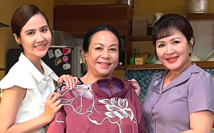 Thương Ngày Nắng Về: Xúc động cảnh Huyền Lizzie cùng 'mẹ ruột' chọn áo dài cho NSƯT Thanh Quý đi đám cưới Ảnh 2
