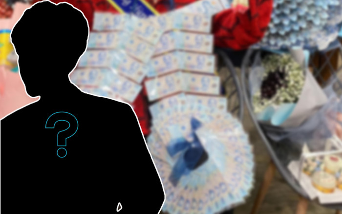 Nam ca sĩ Vpop áp lực khi được khán giả đeo vòng tiền, tặng hoa tiền ngay trên sân khấu Ảnh 2