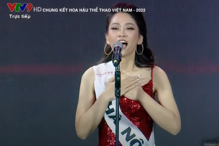 Lê Bống - Lê Xuân Anh ghi điểm với màn hô tên nhẹ nhàng.