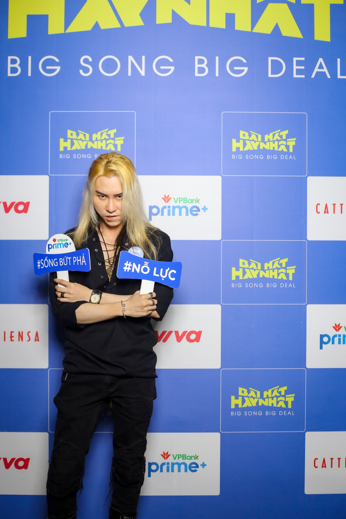 Xuất hiện với visual kiếm hiệp nhưng hát nhạc rock, Nghi Bình khiến giám khảo Bài hát hay nhất 'ú ớ' Ảnh 1