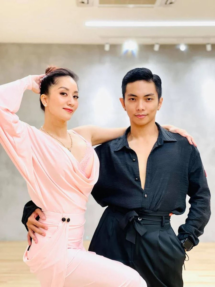 Khánh Thi và Phan Hiển là 2 kiện tướng dancesport nổi tiếng của Việt Nam.