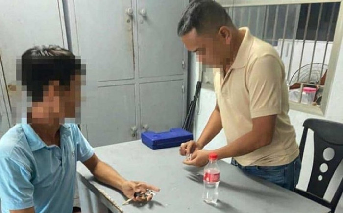 Vụ cướp tiệm vàng tại chợ Đông Ba: Nhiều người dân chủ động giao nộp số vàng nhặt được Ảnh 2