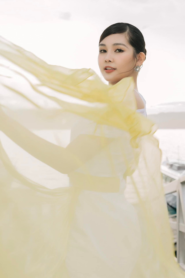 Lê Âu Ngân Anh tái xuất dịu dàng e ấp, sẵn sàng mặc áo cưới theo chàng về dinh Ảnh 1