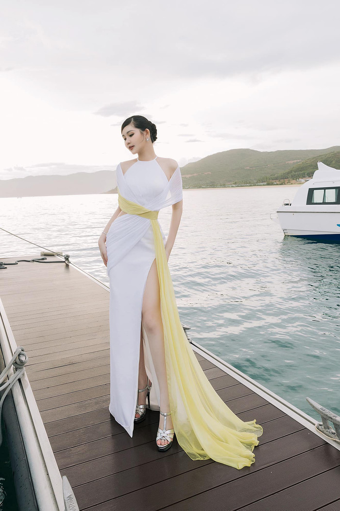 Lê Âu Ngân Anh tái xuất dịu dàng e ấp, sẵn sàng mặc áo cưới theo chàng về dinh Ảnh 3