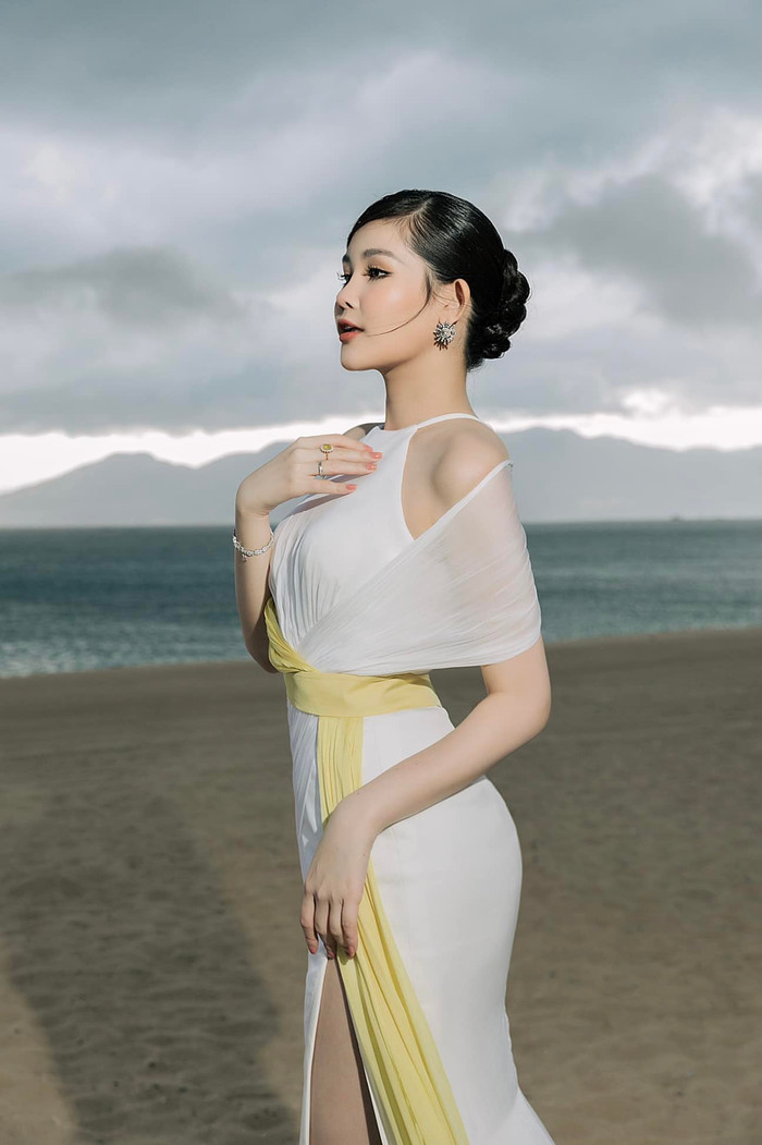 Lê Âu Ngân Anh tái xuất dịu dàng e ấp, sẵn sàng mặc áo cưới theo chàng về dinh Ảnh 5