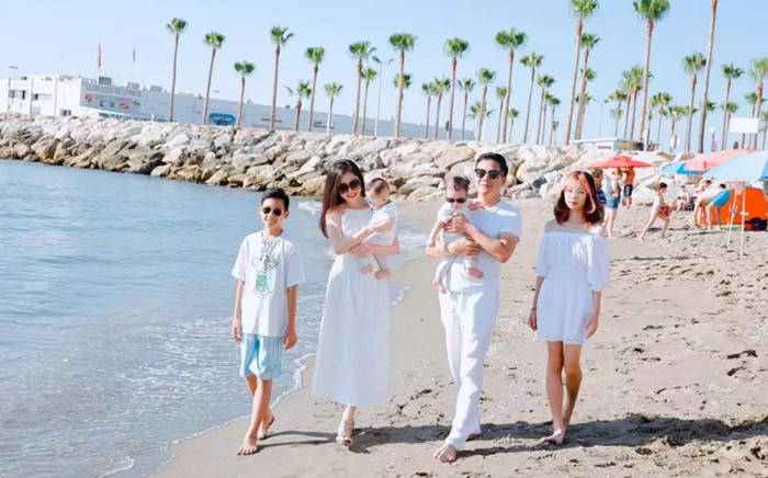 Á hậu Thu Trang đăng ảnh cùng con riêng của Shark Hưng: Gia đình hạnh phúc đáng ngưỡng mộ! Ảnh 2