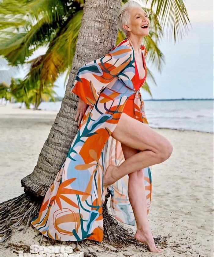 Ở tuổi thất tuần, dù không sở hữu đôi chân nuột nà và vóc dáng thon thả như gái đôi mươi, nhưng Maye vẫn không ngại giới hạn bản thân và mạnh dạn thả dáng bên bộ trang phục bikini sặc sỡ. Maye Musk chính là nguồn động lực và là nhân chứng sống truyền cảm hứng mãnh liệt tới làng thời trang thế giới. Maye Musk cũng chính là người đầu tiên phá bỏ những nguyên tắc, những rào cản về tuổi tác - thời trang đã quá già cỗi luôn thường trực trong tâm thức con người bấy lâu nay.