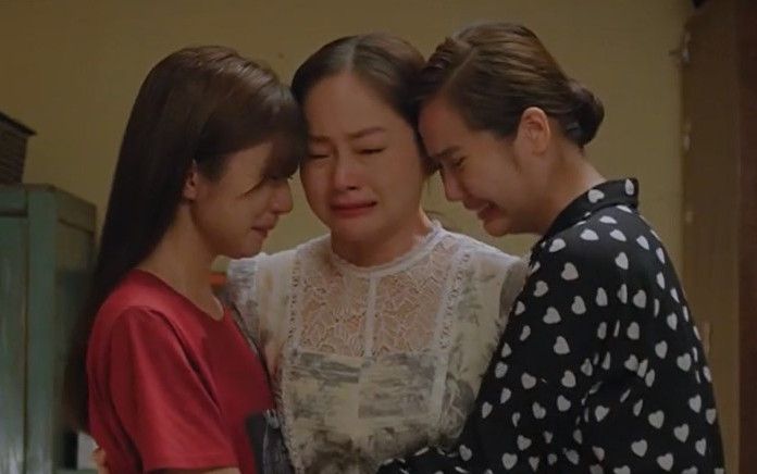 Thương Ngày Nắng Về tập 53: Xúc động cảnh các con bà Nga khóc cạn nước mắt bên giường bệnh của mẹ Ảnh 2