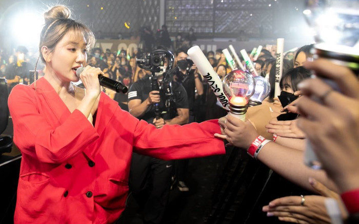 Sân khấu đầu tiên của Hari Won hậu công khai bị liệt thần kinh nửa mặt: Giọng hát khiến ai cũng bất ngờ! Ảnh 2