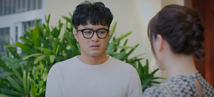 Biểu cảm 'đáng yêu' khác của người chồng nhu nhược Đức Xoăn.