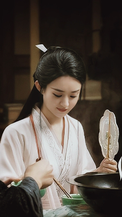 Dữ Phượng Hành tung hậu trường nam nữ chính ăn lẩu, Triệu Lệ Dĩnh bị góc nghiêng của nữ phụ át vía? Ảnh 3