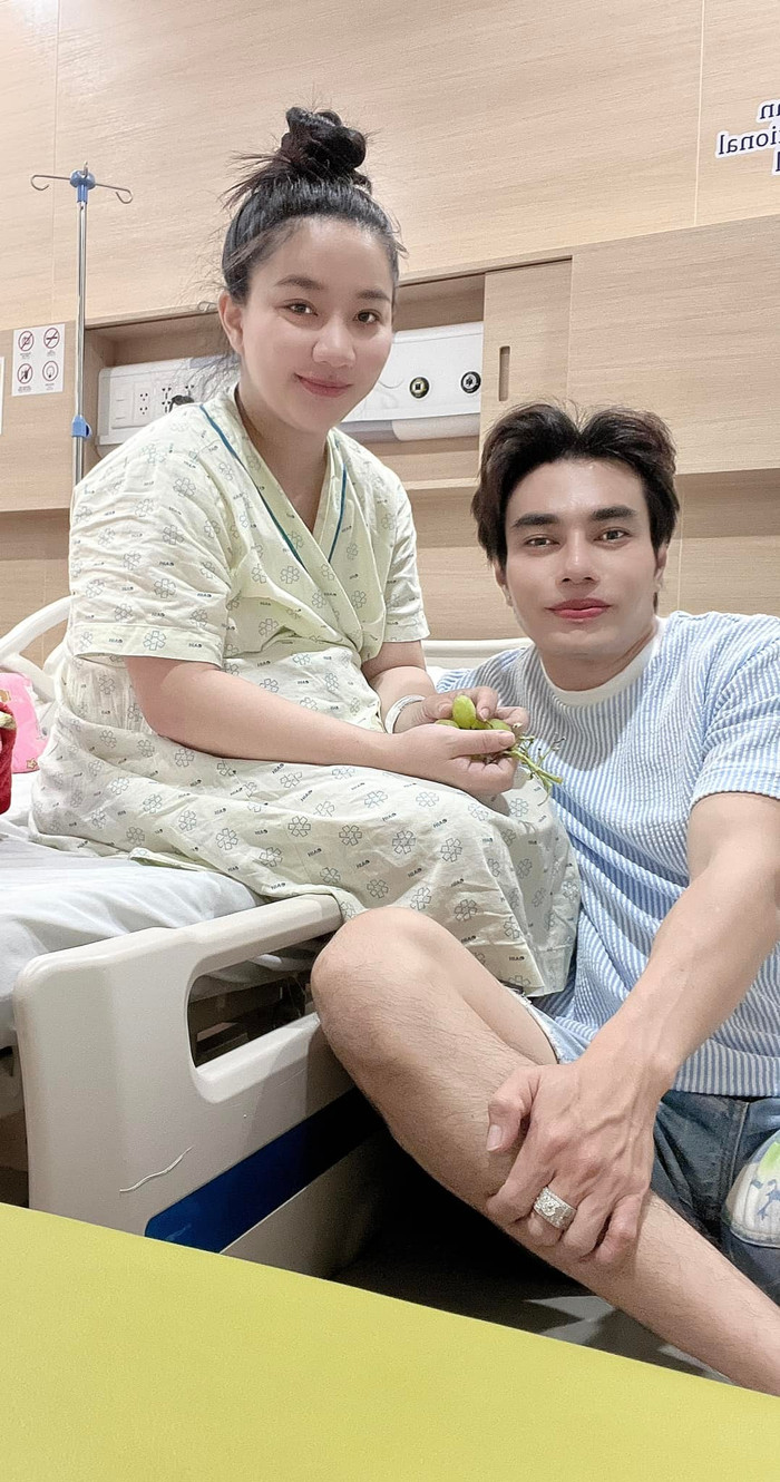 'Anh Dương Lâm Đồng Nai' luôn túc trực bên bà xã những ngày Quỳnh Quỳnh nằm viện sinh nở.
