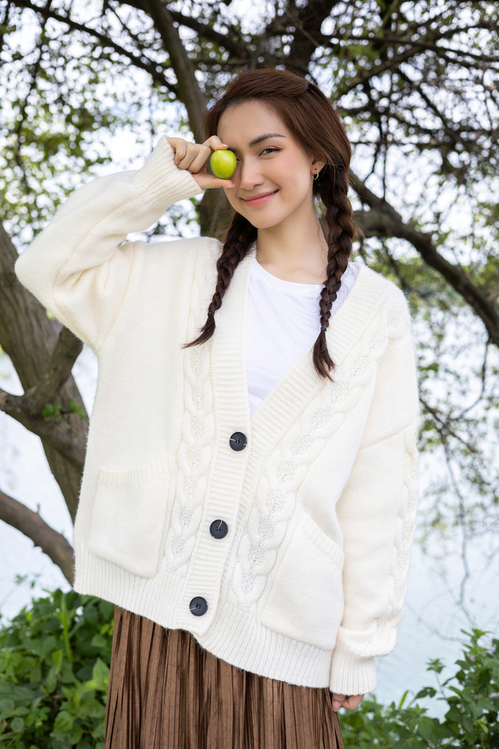 Những chia sẻ trực tiếp từ Hòa Minzy đã giải đáp thắc mắc của fan cho sản phẩm âm nhạc lần này.