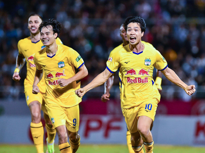 Bàn thắng duy nhất của Công Phượng giúp HAGL có 3 điểm. Ảnh: VPF